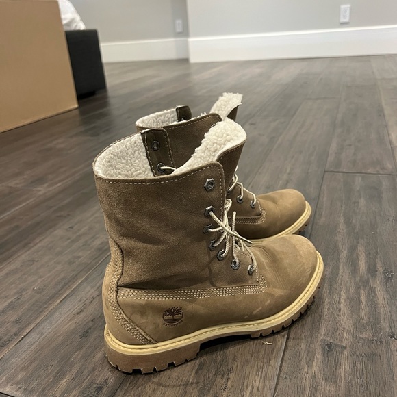 Womens Timberlands - Picture 3 of 5